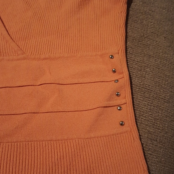 Peach sleeveless blouse - Picture 3 of 4